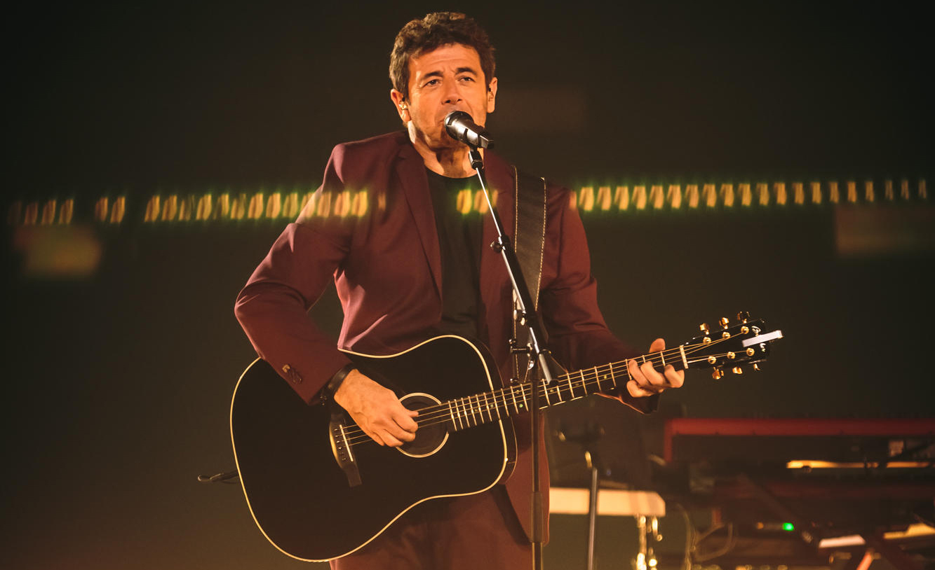 Patrick Bruel sur la scène de « Basique, le concert »